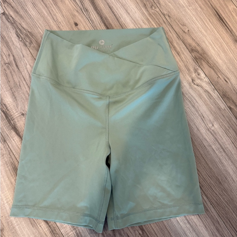 90 degree shorts sz medium